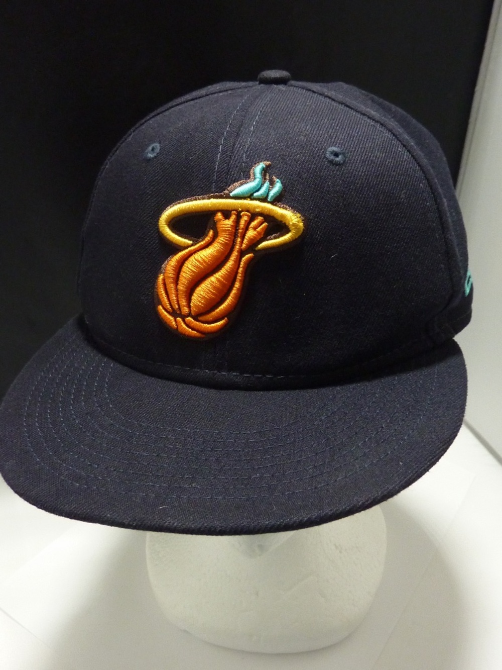 Miami Heat New Era Heritage NAVY  Classic  Fitted 59fifty Hat Cap (7 1/4)